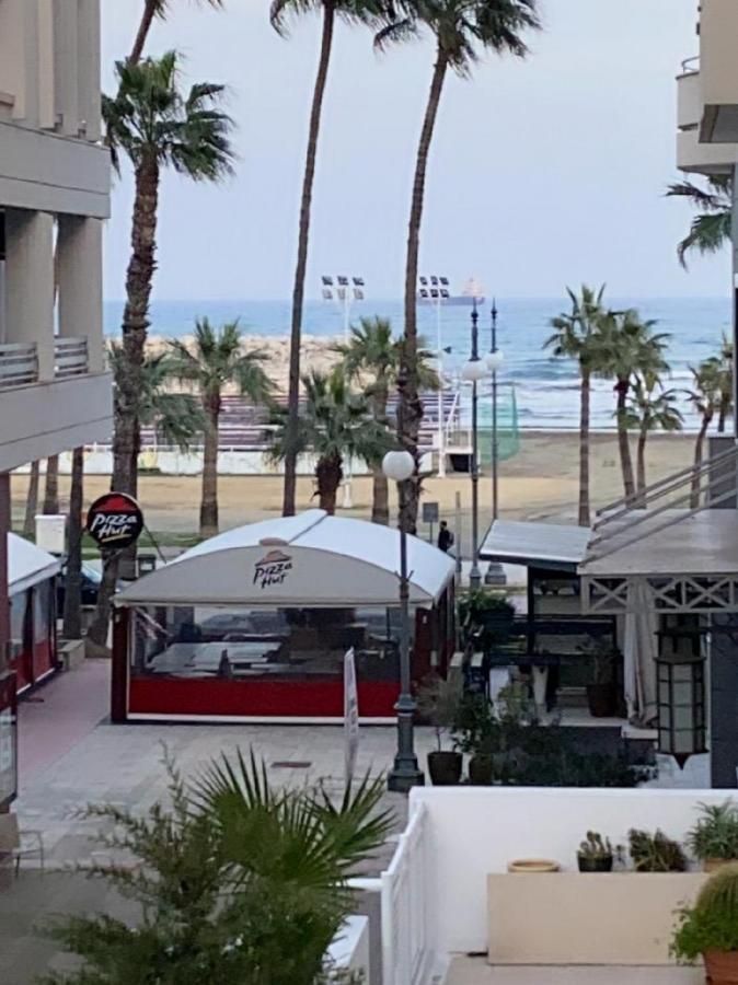Larnaca Beach Apartment Dış mekan fotoğraf